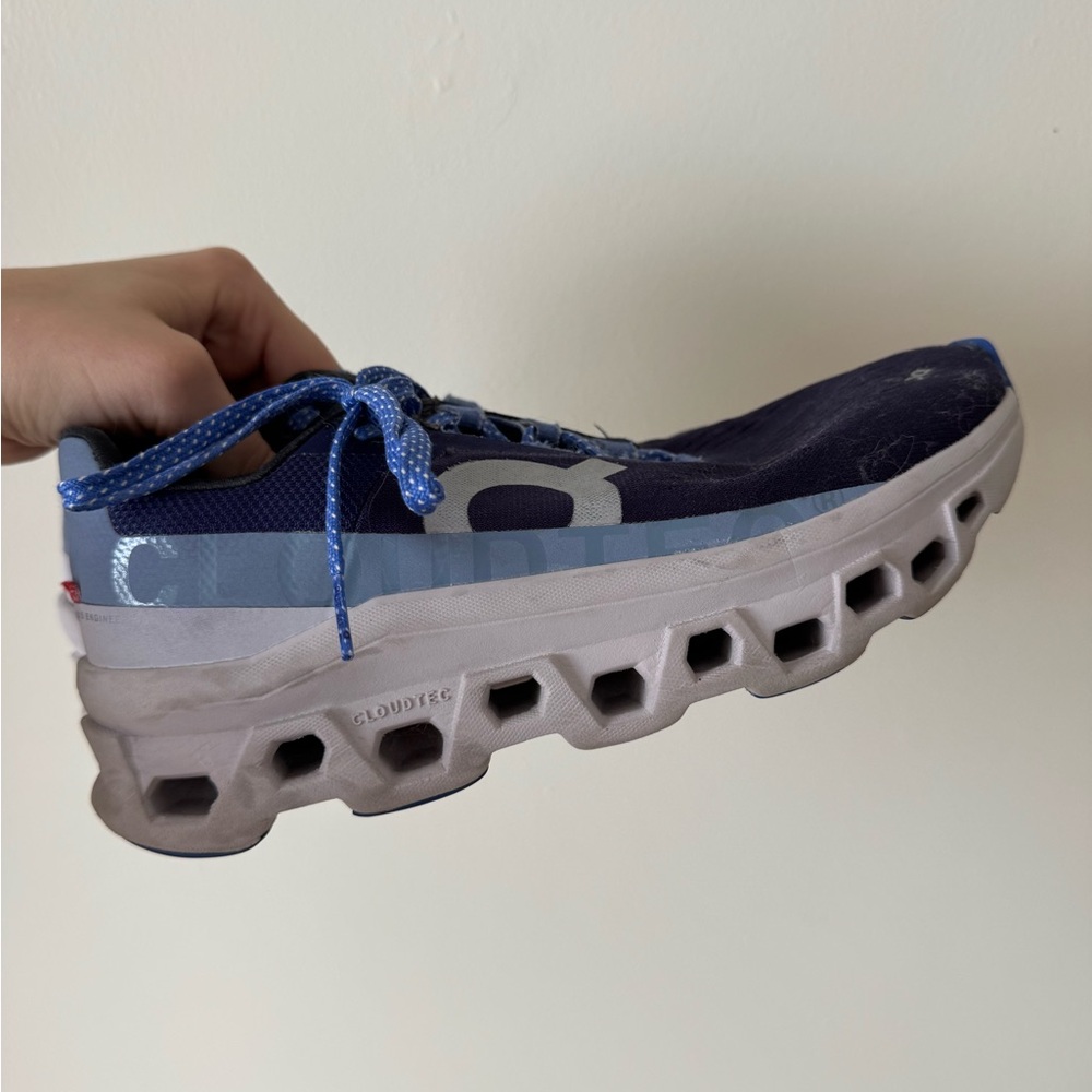on running monstercloud sneakers